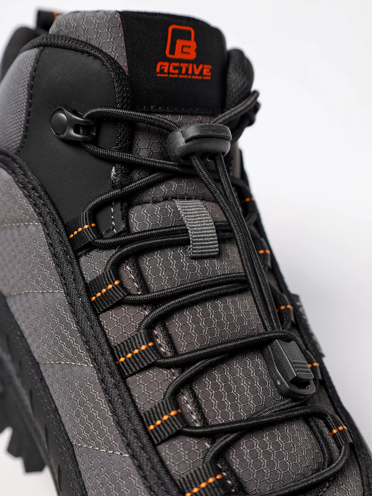 Кроссовки серого цвета текстильные на рельефной подошве